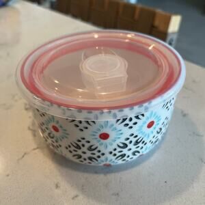 Ceramic Bowl with lid
